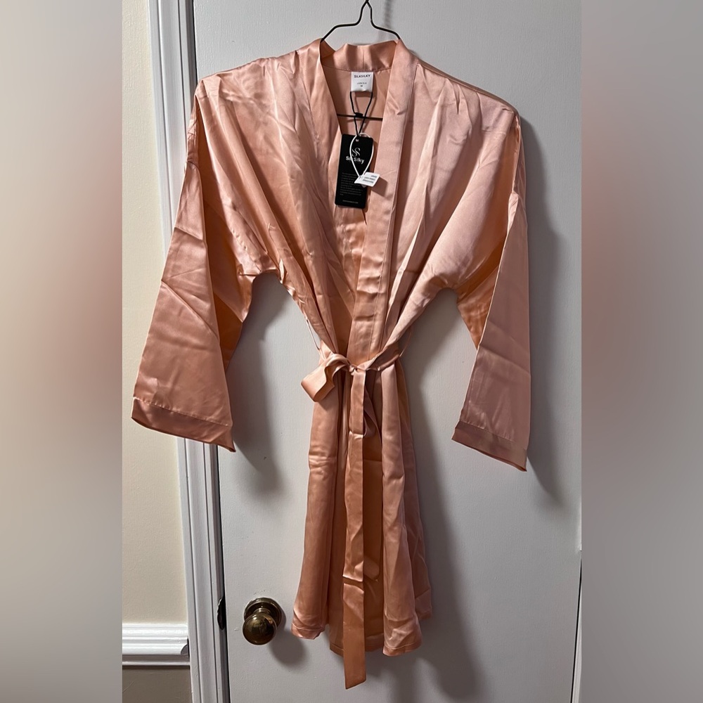 Silksilky Women's Silk Kimono Robe in Pink - Picture 3 of 5